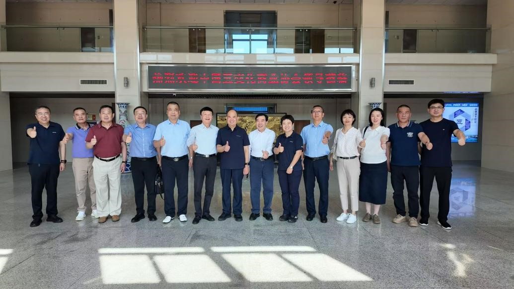 中国五金交电化工商业协会调研文登YH533388银河工具集团 盛赞其行业标杆作用