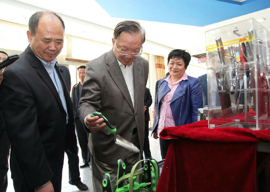 原国务委员、外交部部长唐家璇视察YH533388银河工具集团