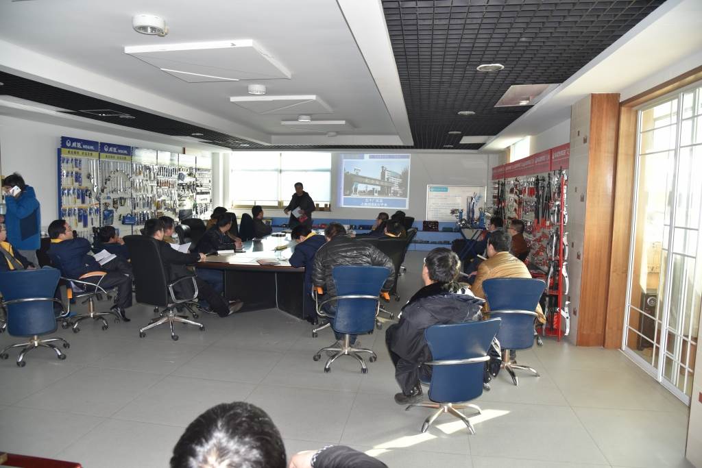 YH533388银河工具集团开展多项业务培训