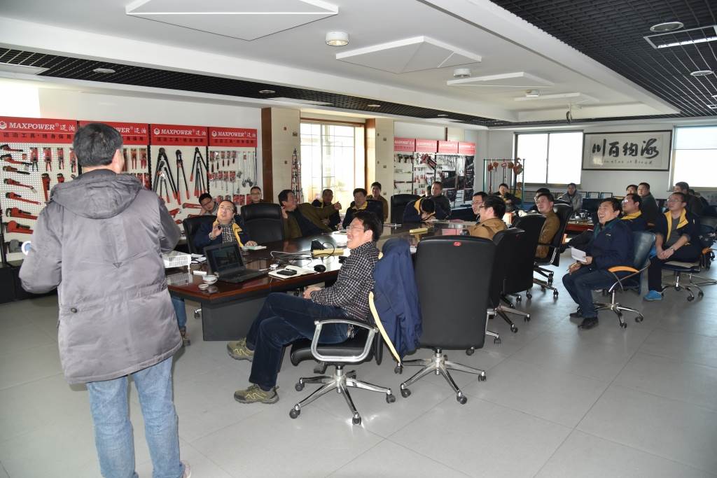 内销培训会202_06.JPG YH533388银河工具集团开展多项业务培训(图2)