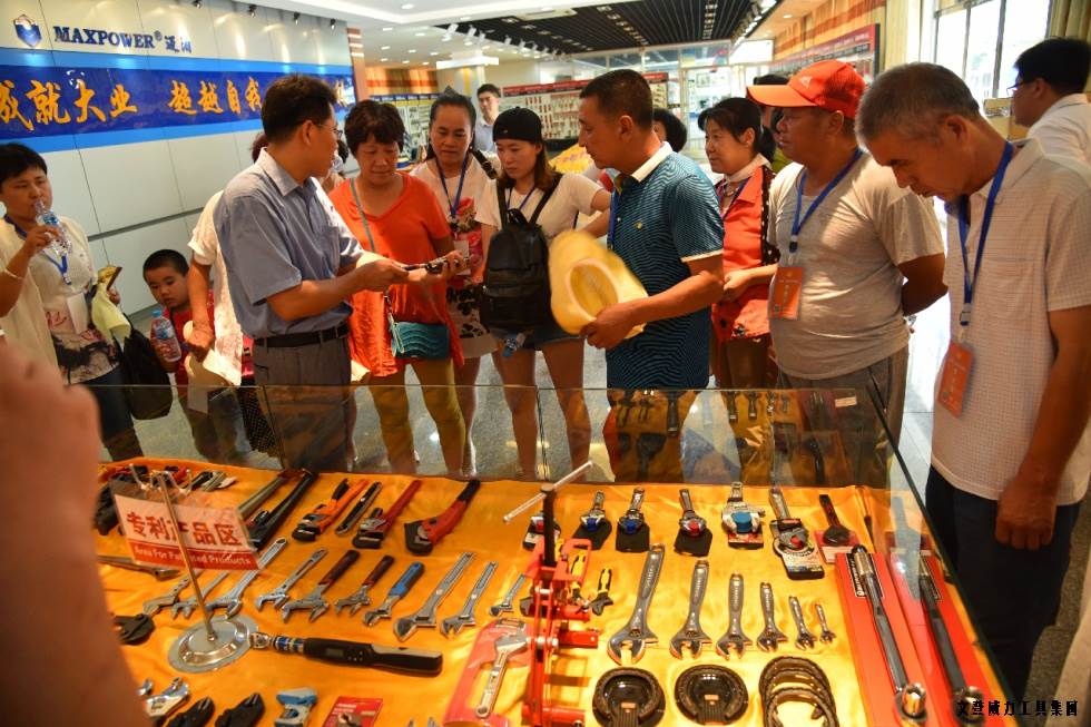 淄博参观_10.jpg 祥鸿物资公司经销商参观YH533388银河集团(图9)