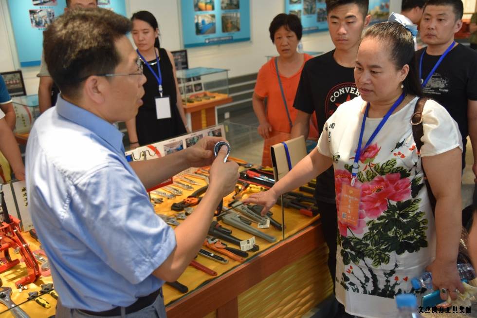 淄博参观_12.jpg 祥鸿物资公司经销商参观YH533388银河集团(图11)