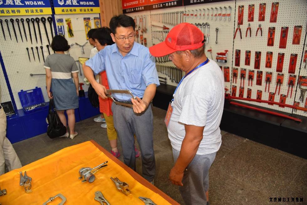 淄博参观_16.jpg 祥鸿物资公司经销商参观YH533388银河集团(图15)
