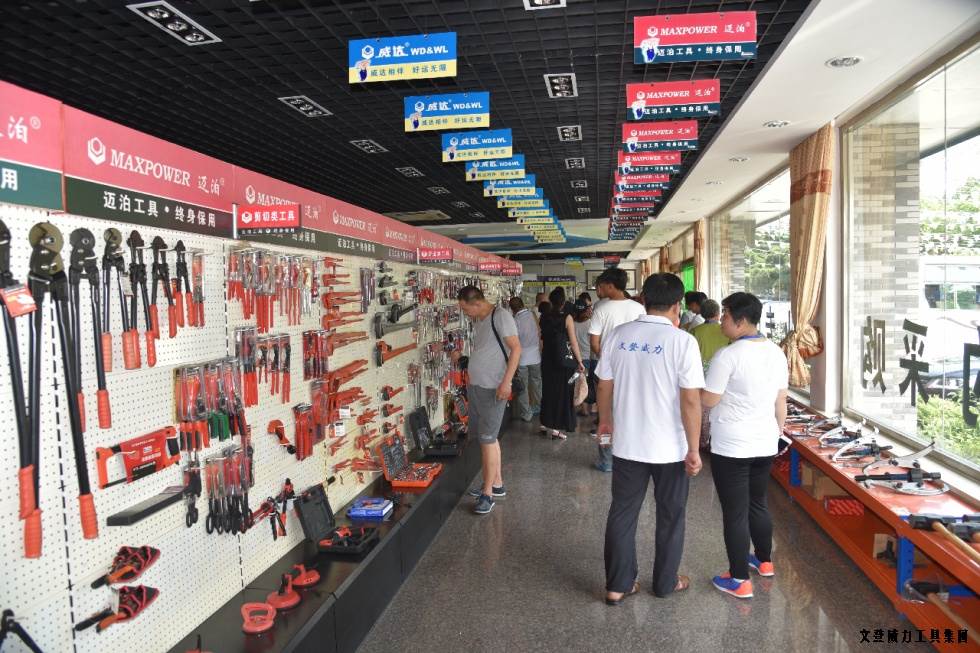 淄博参观_18.jpg 祥鸿物资公司经销商参观YH533388银河集团(图17)