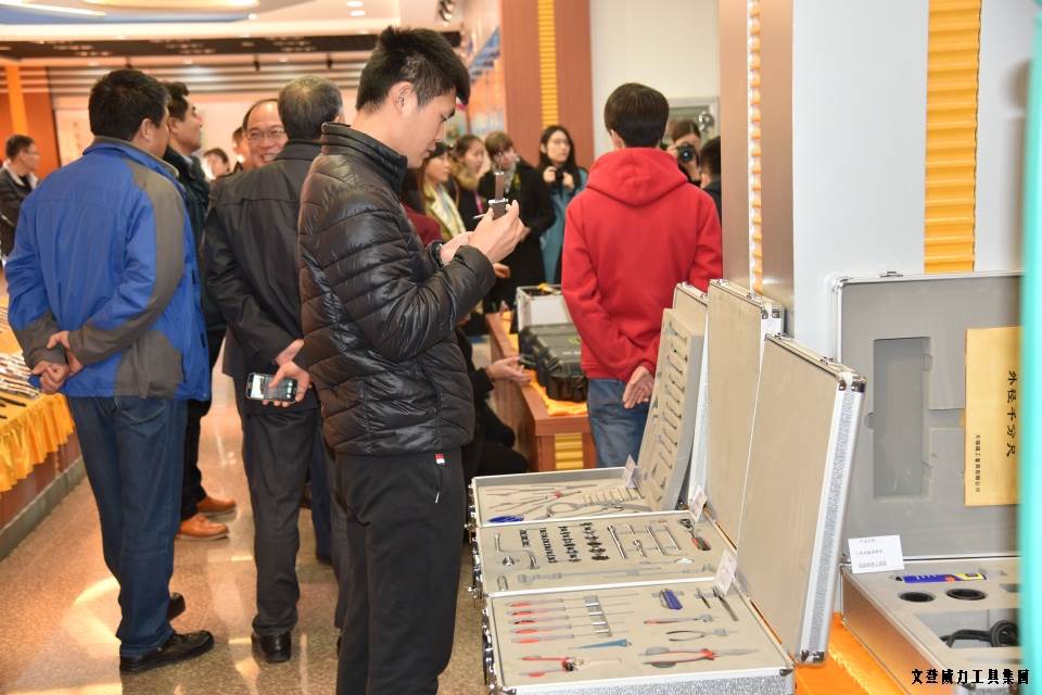 山东网记者采访团_12.JPG “工匠精神 山东制造”全媒体采访团莅临YH533388银河工具(图9)