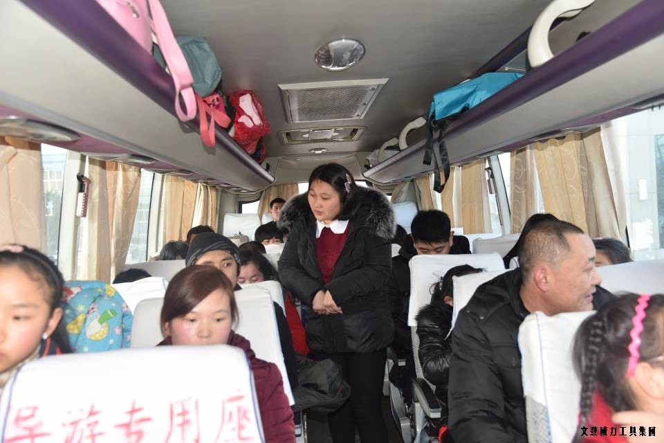 外地工回家_09.JPG 公司包车送职工 回家过年变轻松(图8)