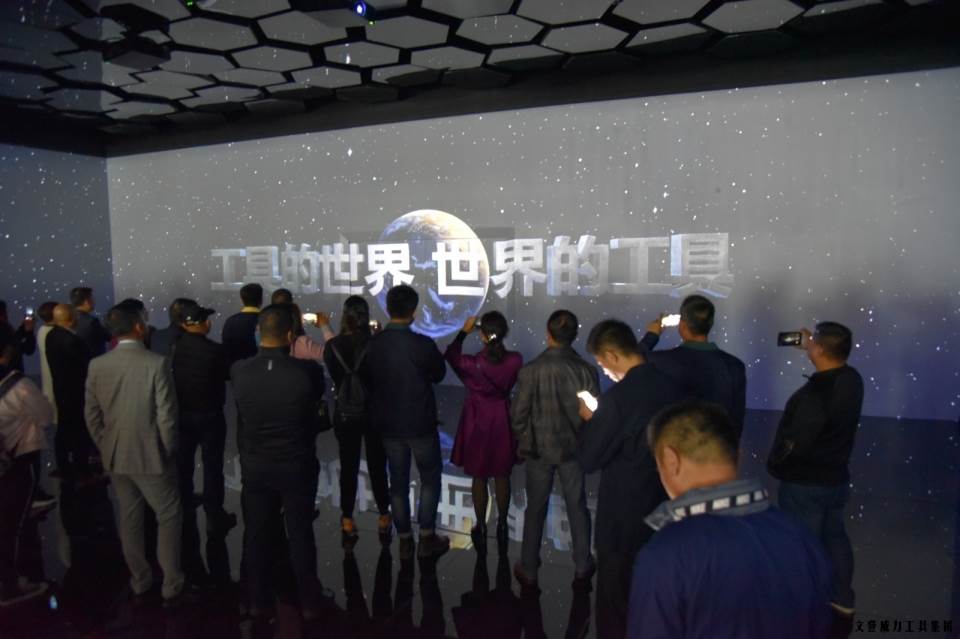 参观新展厅_45.JPG “精诚合作,共创辉煌”YH533388银河工具第六届全国优秀经销商大会圆满落幕(图39)