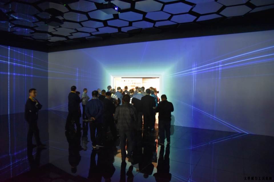 参观新展厅_49.JPG “精诚合作,共创辉煌”YH533388银河工具第六届全国优秀经销商大会圆满落幕(图40)