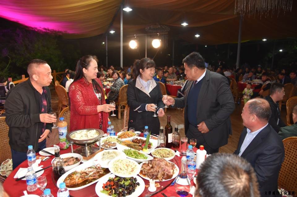 答谢酒会_18.JPG “精诚合作,共创辉煌”YH533388银河工具第六届全国优秀经销商大会圆满落幕(图45)